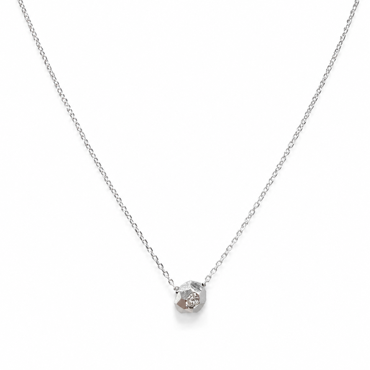 Nóva nyaklánc 925 sterling ezüstből, három 1 mm-es labor gyémánttal és 45 cm-es lánccal.